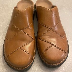 Clarks Women’s Brown/Tan Leather Slip on flats